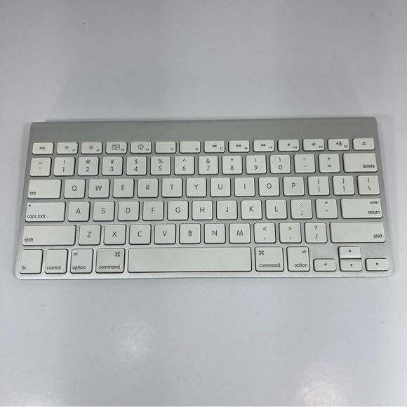 Apple Other - Genuine Apple A1314 Bluetooth Aluminum Keyboard‎ Silver Compact - TESTED
